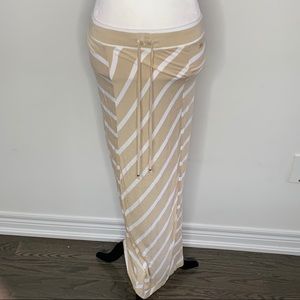 Beige guess skirt